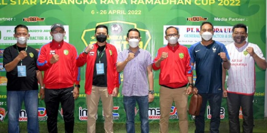 Wali Kota Palangka Raya, Fairid Naparin membuka secara resmi Pertandingan Mini Soccer Allstar Palangka Raya Ramadhan Cup Tahun 2022 di Lapangan Mini