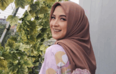 Mengawali lembaran baru di tahun 2026, Andhara Early membawa kabar yang cukup menyita perhatian publik. Melalui unggahan di media sosial pribadinya pada Jumat (2/1/2026), pemeran film Mama Cake ini menyatakan bahwa pernikahannya dengan Bugi Ramadhana telah resmi berakhir.