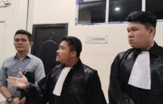 Kuasa hukum terdakwa Budi, Faomasi Laia. (Tengah) Dok: Eranasional/HO ***.