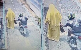 Lansia di Makassar dijambret siang bolong. (Foto: CCTV)